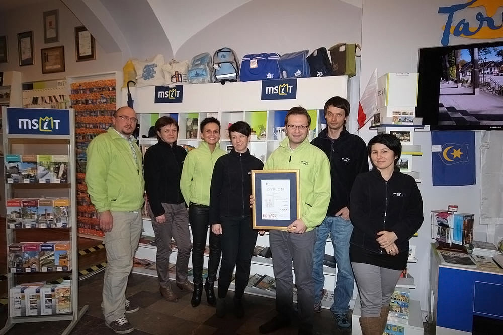 Laureaci kategorii „Najlepsi z najlepszych” w 2013 r., zespół Tarnowskiego Centrum Informacji Turystycznej 1.-Najlepsze1