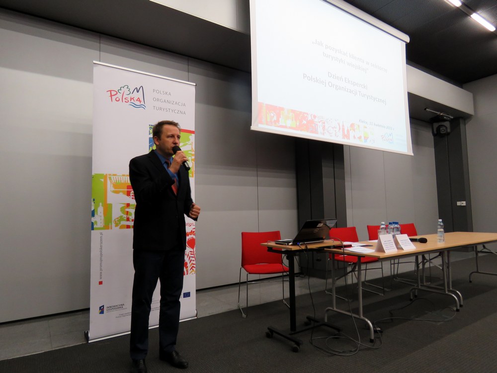 wicedyrektor Departamentu Współpracy Regionalnej POT Jacek Janowski