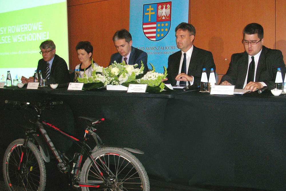 Gospodarze konferencji prasowej … Więcej 1.-Frajda-