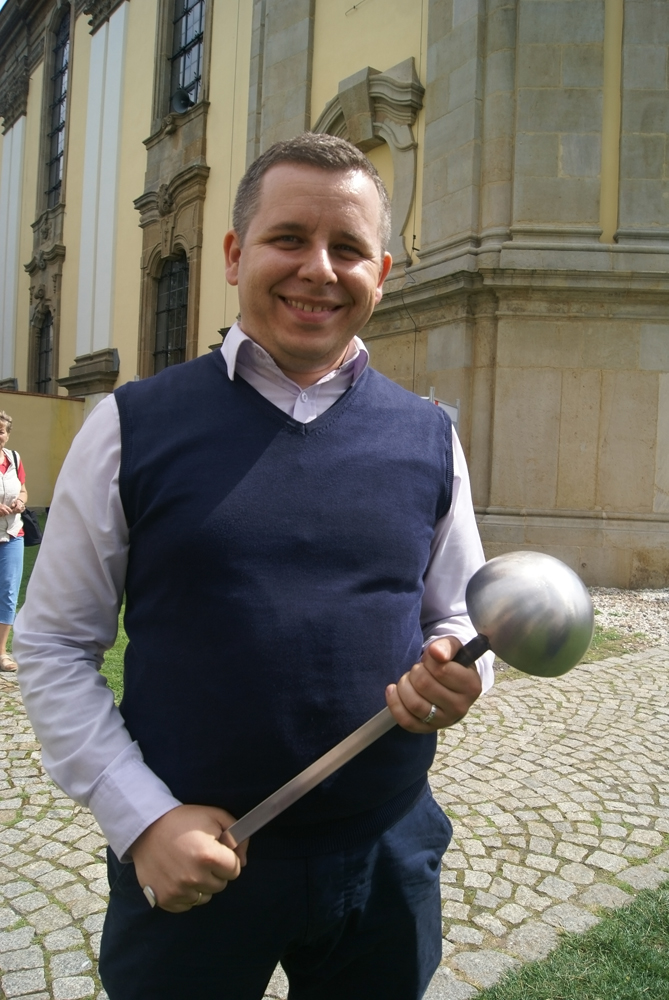 Grzegorz Żurek, kierownik sanktuarium w Krzeszowie z wielką…Więcej pielgrzym-2