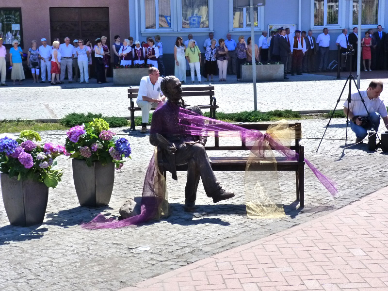 Ławeczka Kolberga w Przysusze … Więcej 1.-razem