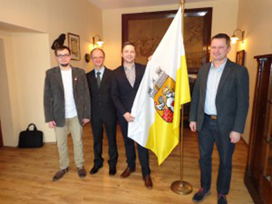 Od lewej. Szef promocji Dusznik-Zdroju, dyrektor Muzeum Papiernictwa, burmistrz Dusznik-Zdroju, dyrektor biura Zarządu DOT