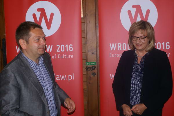 Tomasz Kurzewski i Anna Szarycz … Więcej Tomasz Kurzewski - potentat filmowy, który zajął się turystyką. Obok wiceprezydent Wrocławia Anna Szarycz/ fot.: Marek Perzyński