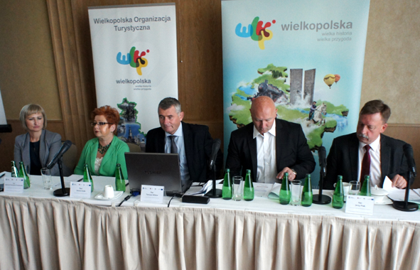 Konferencja prasowa przed premierą...Więcej Kierownictwo WOT na konferencji prasowej i premierowym pokazie spotu reklamowego. Od lewej: Agnieszka Rzempała-Chmielewska, członek zarządu, Iwona Duda, skarbnik, Tomasz Wiktor, prezes WOT, Szymon Ziółkowski, gość specjalny, olimpijczyk i Jerzy Ptak, członek zarządu WOT