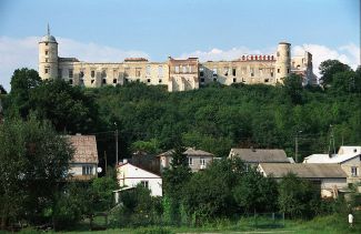 Zamek w Janowcu … Więcej Zamek wybudowany w I poł. XVI w. przez Mikołaja Firleja i jego syna Piotra Firleja, obecnie oddział Muzeum Nadwiślańskiego w Kazimierzu Dolnym