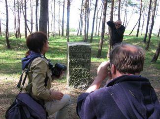 Historyczny słup graniczny … Więcej Słup graniczny na rubieżach dawnego Wolnego Miasta Gdańska, w miejscowości Przebrno na Mierzei Wiślanej. Prawdopodobnie jedyny taki w Europie, w miejscu, gdzie go postawiono/ fot.: Kazimierz Netka