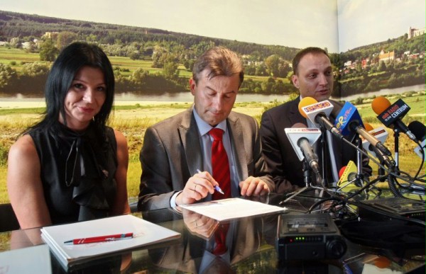 Otwarcie Centrum Promocji Województwa Lubelskiego… Więcej Od lewej: Beata Biała-Wiejak, kierownik Centrum, Krzysztof Grabczuk, marszałek województwa lubelskiego i Piotr Franaszek, dyrektor Departamentu Promocji i Turystyki Urzędu Marszałkowskiego