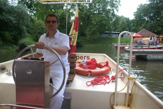 Komandor Rajmund Papiernik … Więcej Rajmund Papiernik, dyrektor biura zarządu Dolnośląskiej Organizacji Turystycznej we Wrocławiu, pasjonat turystyki wodnej w stopniu komandora/ fot.: Marek Perzyński