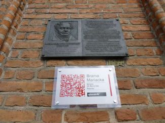 Kod QR na … Więcej Kod QR na jednym z zabytków w Gdańsku / fot.: Kazimierz Netka