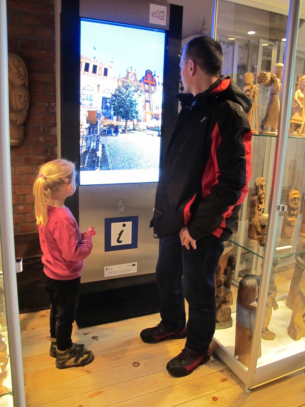 W Muzeum Regionalnym Państwa Muszyńskiego … Więcej Muszyńki przykład dowodzi, że infokiosk to nowe narzędzie, przeznaczone w zasadzie dla odbiorców młodszych generacji/ fot.: E. Tomczyk-Miczka