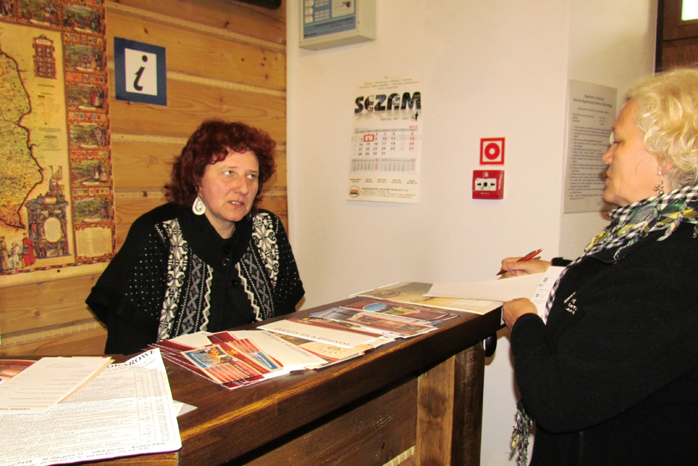Niezastąpiona Barbara Rucka … Więcej Pani Barbara pracuje w Muzeum Państwa Muszyńskiego i obsługuje punkt „it” / fot.: E. Tomczyk-Miczka