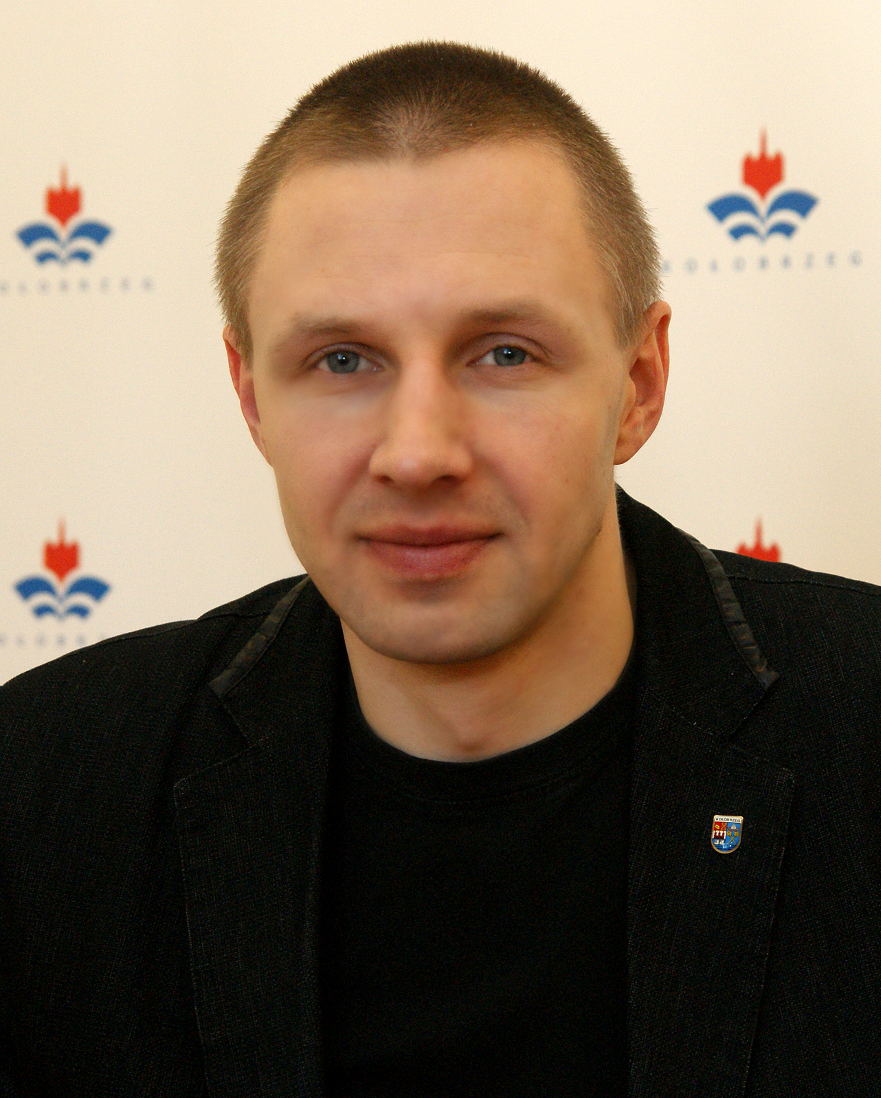 Rzecznik Michał Kujaczyński … Więcej Michał Kujaczyński, rzecznik prezydenta Kołobrzegu, kierownik Biura Prezydenta, odpowiedzialny za promocję Miasta/ fot.: E. Dubois