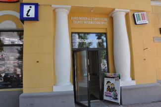 Biuro Informacji Turystycznej w Łowiczu … Więcej Do sukcesu Domu Wycieczkowego w Łowiczu przyczyniły się między innymi lokalizacja - w samym sercu Łowicza, atrakcyjność oferty, a także niskie ceny / fot.: Agnieszka Danowska