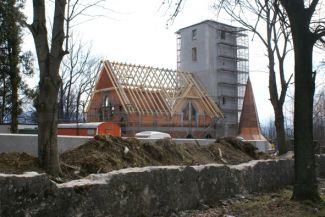 Inwestycja w Radomierzu … Więcej Radomierz, marzec 2011 r. W miejscu, gdzie stał kościół, trwa budowa punktu „it”. W dzwonnicy, po jej remoncie, będzie punkt widokowy / fot.: M. Perzyński