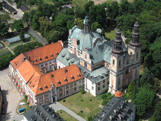 Opactwo Cystersów w Lądzie n. Wartą … Więcej W 2009 r. zespół dawnego opactwa cystersów został uznany przez Prezydenta RP za Pomnik Historii