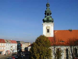 Dawny kościół ewangelicki … Więcej W mieście czeka na turystę punkt „it” usytuowany w siedzibie kina „Harmonia”, które z kolei znajduje się w nieczynnym już od czasów powojennych byłym kościele ewangelickim