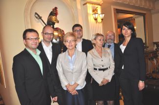 Nowy Zarząd Forum IT … Więcej Od lewej przewodniczący Zarządu Marcin Pałach, zastępca przewodniczącego Wojciech Dziąbek, członkowie Zarządu - Małgorzata Rafał, Grzegorz Szczęsny i Agnieszka Sobańska, sekretarz Jacek Idzikowski oraz członek Zarządu Barbara Zięba-Godula/ fot.: Archiwum POT