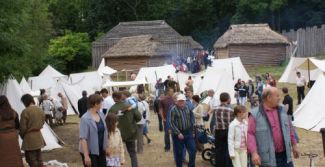 Ląd nad Wartą, czerwiec 2010 … Więcej VI Festiwal Kultury Słowiańskiej i Cysterskiej „Misje, kościoły i klasztory”. Lądzkie święto to największa impreza kulturalna w regionie, skupia na sobie uwagę nie tylko okolicy, ale i całego kraju