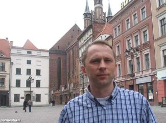 Szymon Wiśniewski, dyrektor OIT w Toruniu … Więcej Dyrektor Szymon Wiśniewski (41 l.) chce przede wszystkim zachęcać turystów do wizyt w Toruniu poprzez kreowanie i sprzedaż nowych atrakcji i produktów turystycznych, a także przygotowanie odpowiedniego turystycznego serwisu internetowego/ fot.: Kamila Mróz