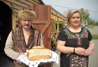 Małgorzata Zaranek i Marek Wojewódzki z … Więcej Mazowiecka Micha Szlachecka wita i zaprasza – Małgorzata Zaranek i Marek Wojewódzki z Retro Skibniew/ fot.: E. Tomczyk-Miczka