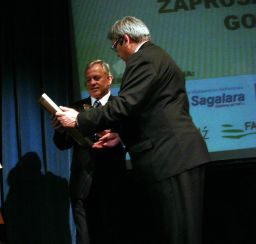 W imieniu kierownictwa i pracowników Polskiej Organizacji Turystycznej…Więcej W imieniu kierownictwa i pracowników Polskiej Organizacji Turystycznej gratulacje prezesowi ROTWŁ Sylwestrowi Pawłowskiemu złożył wiceprezes POT Bartłomiej Walas