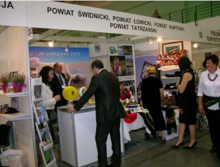 Intrygujące stoisko … Więcej „Pomorze – od morza do Tatr” – na poznańskich targach „Tour Salon” cztery powiaty prezentują się razem
