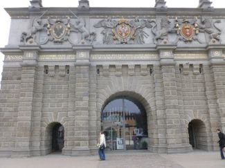 Urokliwa bohaterka artykułu … Więcej Historia Bramy Wyżynnej, jej rewitalizacja z przeznaczeniem dla turystyki zostaną dla turystów upamiętnione. Będą opisane w specjalnej publikacji, dotyczącej historii głównej bramy wjazdowej do Miasta/ fot.: K. Netka