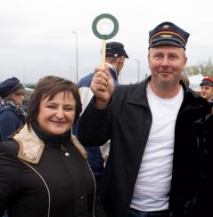 Ewa Przydrożny i Szymon Ziółkowski … Więcej Ewa Przydrożny, dyrektor biura Wielkopolskiej Organizacji Turystycznej (z lewej) i Szymon Ziółkowski, mistrz olimpijski, rodowity poznaniak, który został twarzą kampanii promocyjnej „Wielkopolska – wielka historia, wielka przygoda”/ fot.: M. Perzyński