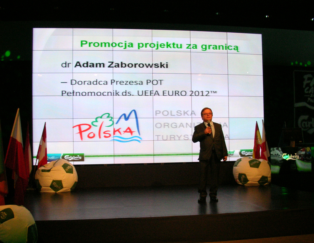 Adam Zaborowski, doradca prezesa POT...Więcej Adam Zaborowski, doradca prezesa Polskiej Organizacji Turystycznej, pełnomocnik ds. UEFA EURO 2012™ w POT zapoznał zebranych w Centrum Olimpijskim dziennikarzy z harmonogramem kampanii zagranicznej Polski i polskiej turystyki z wykorzystaniem elementów mistrzostw piłkarskich