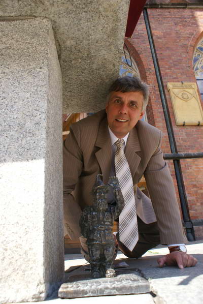 Jerzy Maziarz jest ojcem … Więcej Jerzy Maziarz jest ojcem dwóch wrocławskich krasnali mundurowych. Na zdjęciu: z Weteranem/ fot. Marek Perzyński