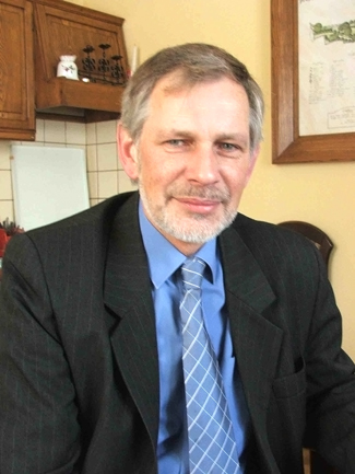 Wojciech Dąbrowski, dyrektor muzeum w Dobrzycy …Więcej - Chcemy stworzyć w Dobrzycy ośrodek dokumentacji zabytków i historii znanych rodów, a więc zbiorów bibliotecznych, archiwaliów - rękopisów, pamiętników opisujących historię rodzin ziemiańskich. Możliwe jest też stworzenie dla nich w Dobrzycy ośrodka spotkań – powiedział PAP Wojciech Dąbrowski. Dodał, że w Dobrzycy jest też miejsce dla zabytków masońskich, „bo nikt nie zamierza ukrywać, że dawny właściciel (generał Augustyn Gorzeński) był masonem”/ fot.: Przemysław Rola