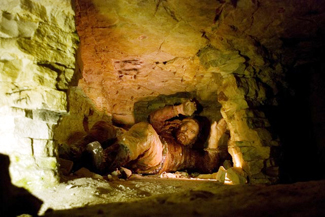 Krzemionki - rezerwat archeologiczno-przyrodniczy … Więcej Model górnika na najdłuższej w Europie podziemnej trasie (ponad 400 m) eksponującej fascynujący świat neolitycznego górnictwa