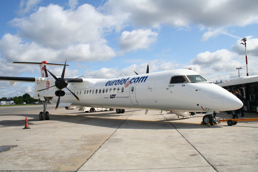 Bombardier Q400 … Więcej 32-metrowy Q400 Eurolotu zabiera na pokład 78 pasażerów