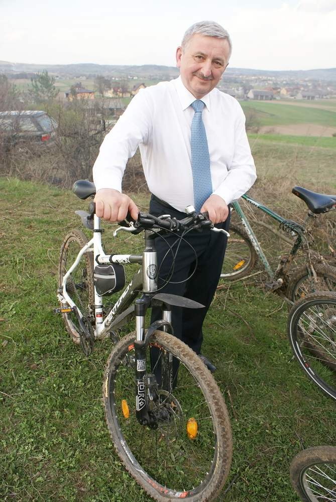 Starosta Zdzisław Wrzałka … Więcej W inauguracji szlaku rowerowego wziął udział m.in. Zdzisław Wrzałka starosta kielecki / fot.: M. Perzyński