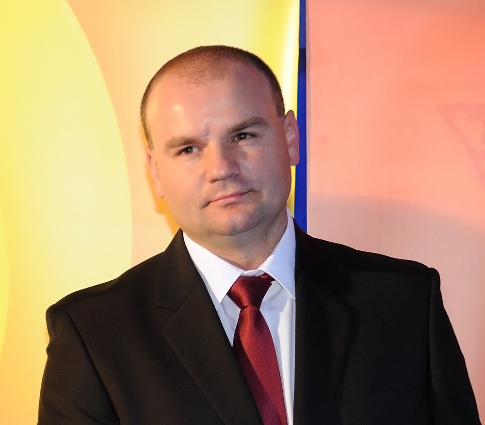 Stefan Dziadosz, człowiek znający na wylot tajniki...Więcej Centrum Dziedzictwa Szkła kieruje prezes Stefan Dziadosz, człowiek znający na wylot tajniki hutnictwa szkła, w karierze zawodowej przeszedł niemal wszystkie szczeble pracy hutniczej/ fot.: Dariusz Szwed