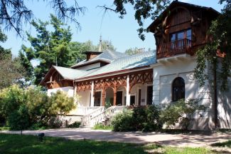 Pałacyk Henryka Sienkiewicza w Oblęgorku … Więcej Pałacyk Henryka Sienkiewicza w Oblęgorku, otwarty w 1958 roku, jest najstarszym w Polsce muzeum poświęconym autorowi Quo vadis