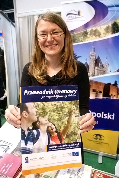 Anna Zieleń-Kołoczek z OROT z informatorem … Więcej O kursie na przewodników terenowych po województwie opolskim wydaliśmy informator - mówi Anna Zieleń-Kołoczek z Opolskiej Regionalnej Organizacji Turystycznej/ fot.: Marek Perzyński