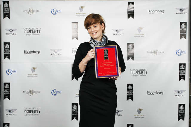 Magdalena Dowgiałło, dyrektor ds. operacyjnych … Więcej Londyn, Hotel Savoy, 18 stycznia 2012. Magdalena Dowgiałło, dyrektor ds. operacyjnych Hotelu Krasicki nie kryje satysfakcji z odbioru wszystkich nagród podczas uroczystej Gali International Best Hotel Awards / fot.: Archiwum Hotelu Krasicki
