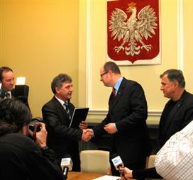 Uroczystość wręczenia pozwolenia na budowę Europejskiego Centrum Solidarności w Gdańsku … Więcej »