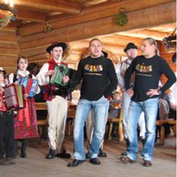 Koniaków, grudzień 2008. Promocja wydawnictwa Braci Golców „Mieszczański strój żywiecki”, pierwszego