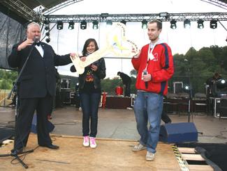„Kwisonalia” 2009. Burmistrz Olgierd Poniźnik przekazuje klucze do miasta młodzieży…Więcej »
