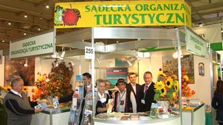 Szczęśliwi Bożena Srebro i Marian Mółka (w środku) … Więcej » Szczęśliwi Bożena Srebro i Marian Mółka (w środku) … Więcej »