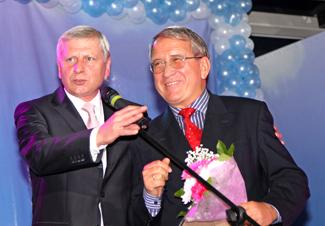 Andrzej Sierakowski, dyrektor Ośrodka POT w Moskwie (z prawej) i minister Anatolij Jaroczkin, przewo