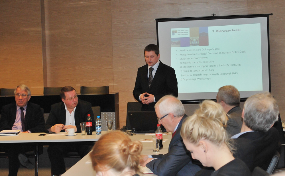 Na pierwsze spotkanie w sprawie Convention Bureau … Więcej Na pierwsze spotkanie w sprawie Convention Bureau Dolny Śląsk przybyli przedstawiciele 40 podmiotów zajmujących się turystyką/ fot.: Arkadiusz Dołęga, DOT
