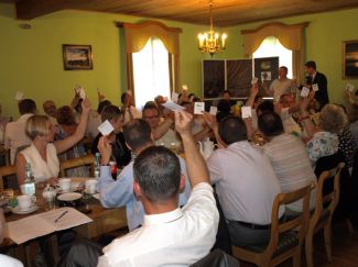 Walne zebranie sprawozdawczo-wyborcze MROT … Więcej Nowy prezes MROT Jerzy Lach - w drugim rzędzie, w okularach. Po jego prawej ręce Izabela Stelmańska, zastępca dyrektora Departamentu Urzędu Marszałkowskiego Województwa Mazowieckiego, członek Zarządu MROT, obok Aleksandra Kielan, skarbnik MROT/ fot.: Archiwum MROT